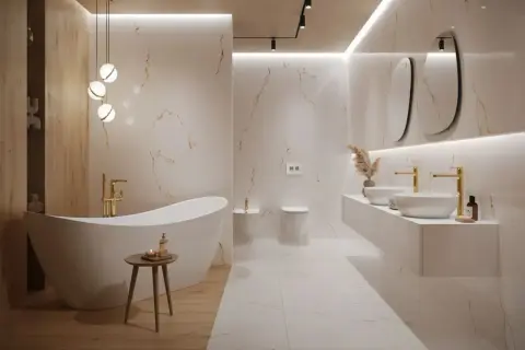 Elegancka łazienka biały marmur z drewnem. Wolnostojąca wanna, podwójna umywalka i złote baterie tworzą luksusową atmosferę.