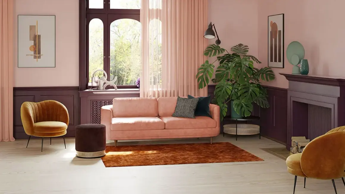 Elegancki salon z różową kanapą i miodowymi fotelami. Z jakim kolorem połączyć różowy? Zobacz, jak świetnie wygląda z brązem i fioletem.