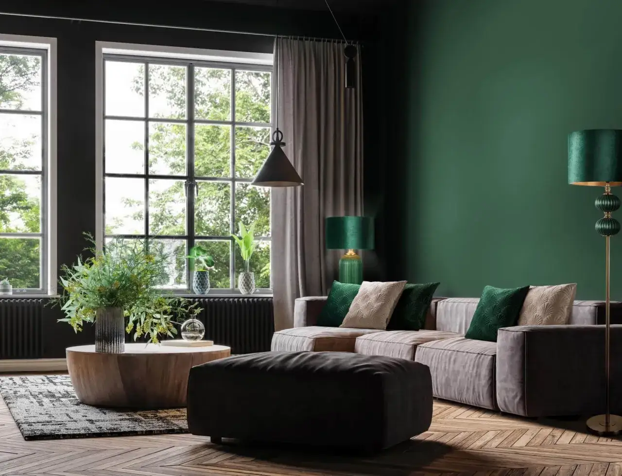 Elegancki salon z butelkową zielenią ściany, wygodną kanapą i dużą ilością zieleni.