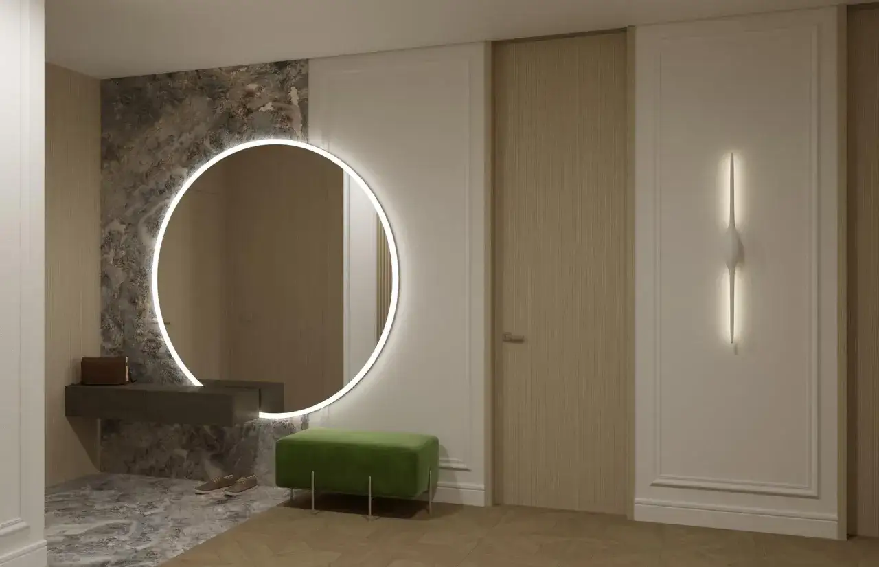Eleganckie, duże lustra na ścianę do przedpokoju z podświetleniem LED, obok zielonej pufy i drewnianych drzwi.
