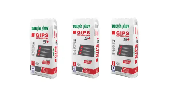 Trzy worki gipsu szpachlowego Dolina Nidy. Zastanawiasz się, ile czasu schnie gips szpachlowy? Opakowania informują o wadze: 15, 20 i 25 kg.