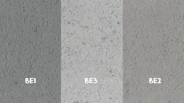 Próbki betonu dekoracyjnego na ścianę: BE1 (ciemniejszy), BE3 (jasny), BE2 (średni). Różne tekstury i odcienie szarości.